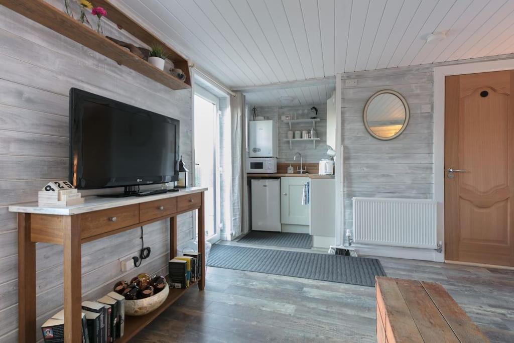 Loughview Chalet Whitehouse  Buitenkant foto