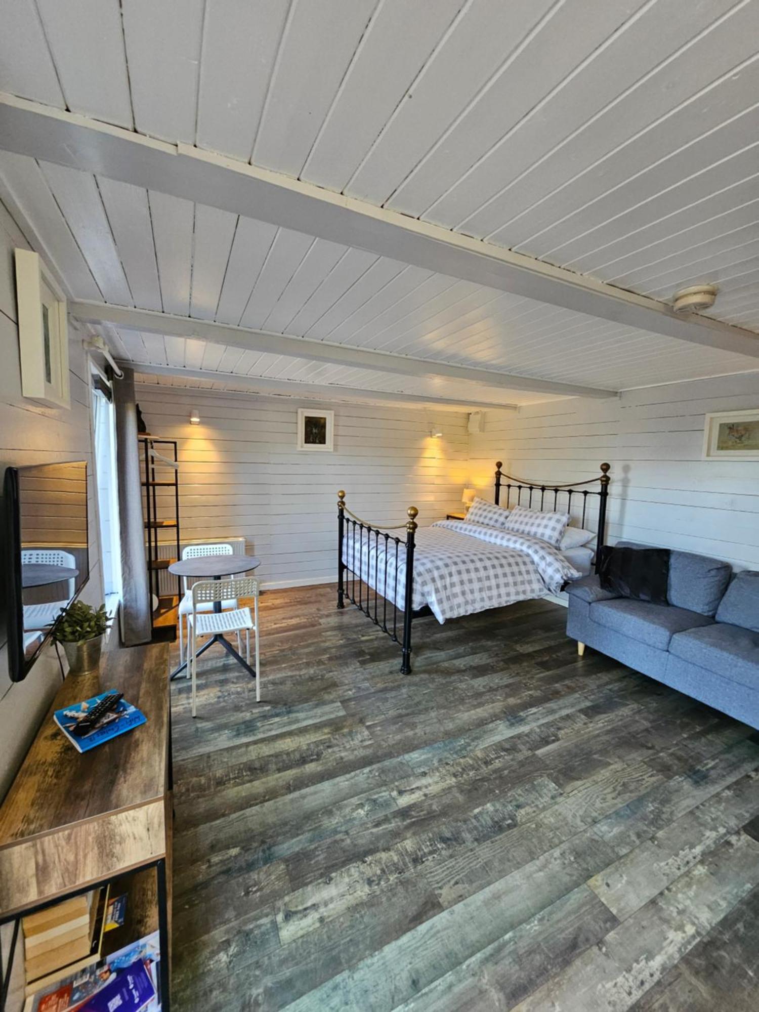 Loughview Chalet Whitehouse  Buitenkant foto