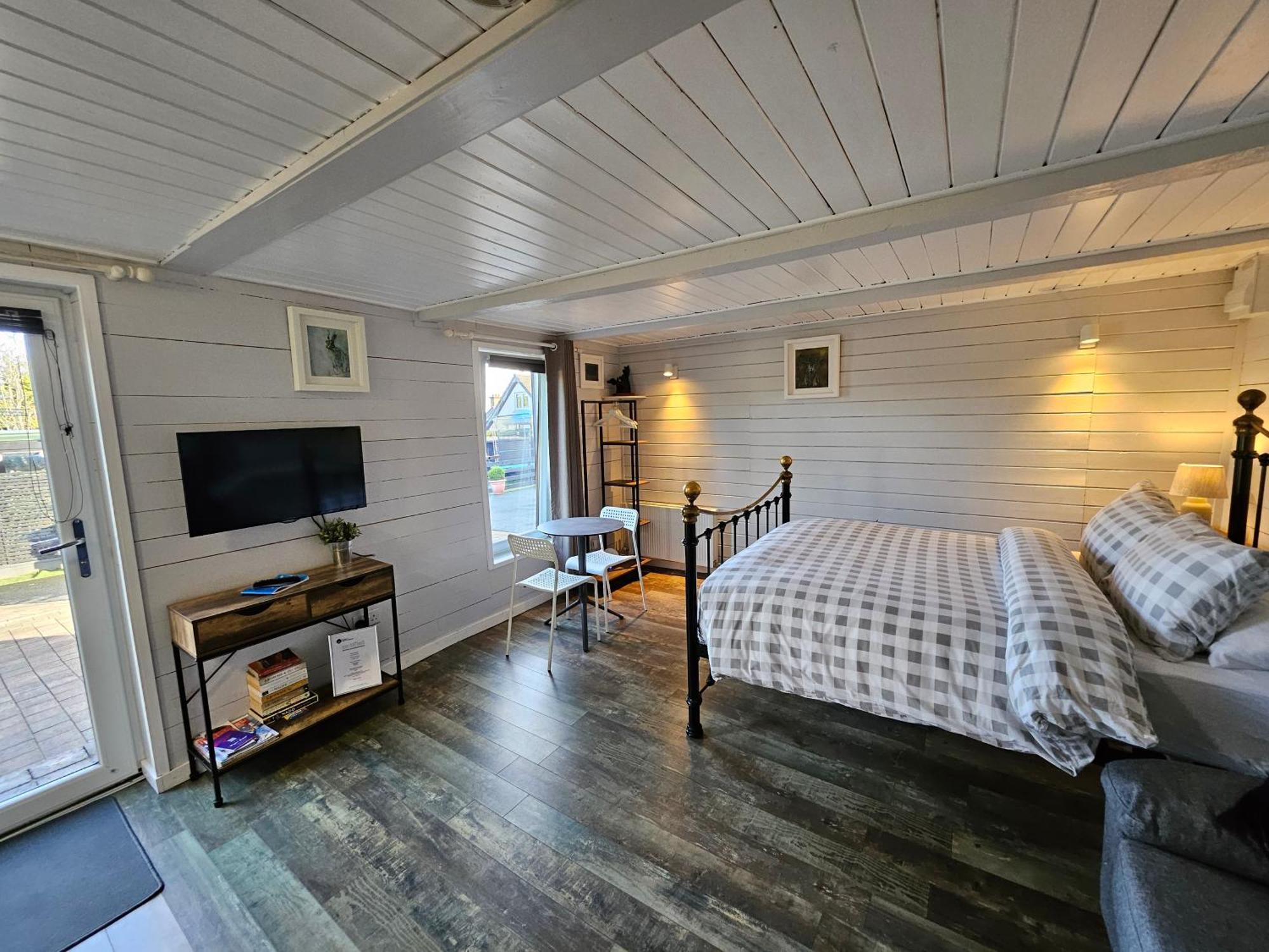 Loughview Chalet Whitehouse  Buitenkant foto
