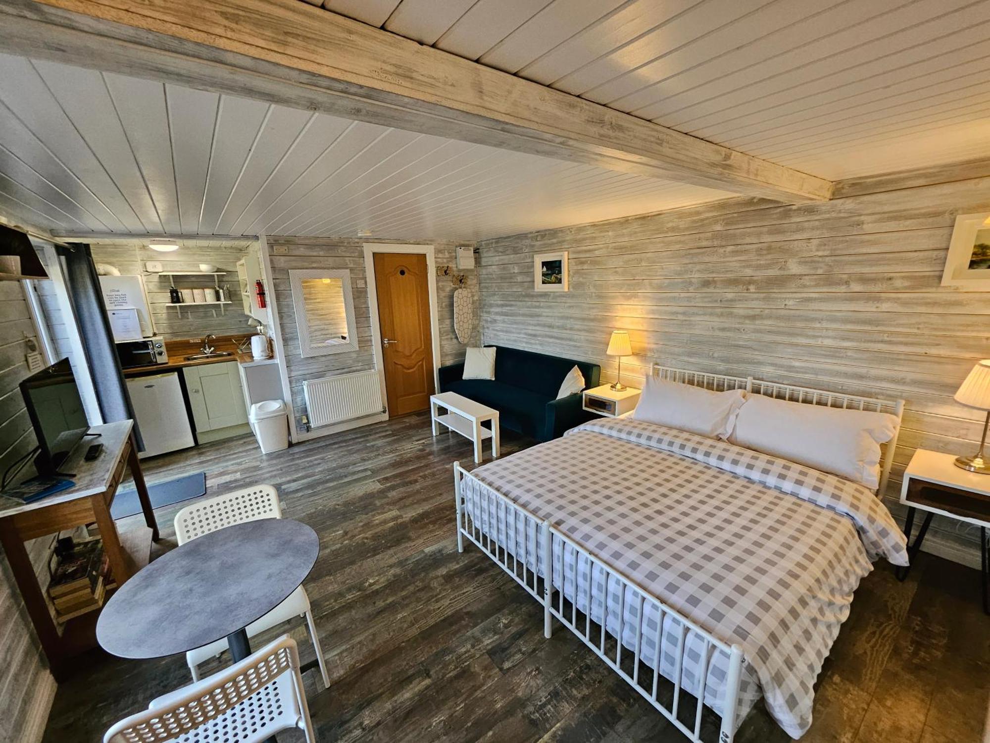 Loughview Chalet Whitehouse  Buitenkant foto