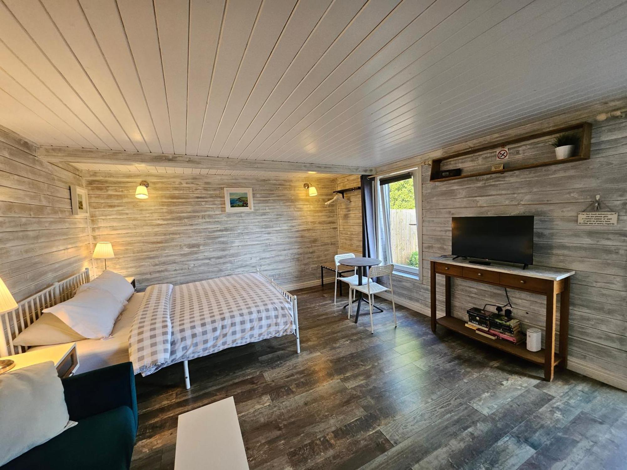 Loughview Chalet Whitehouse  Buitenkant foto